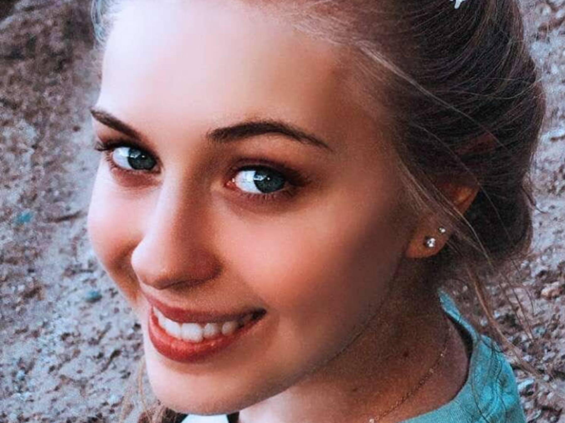 Portrait photo of Madilyn Roy.